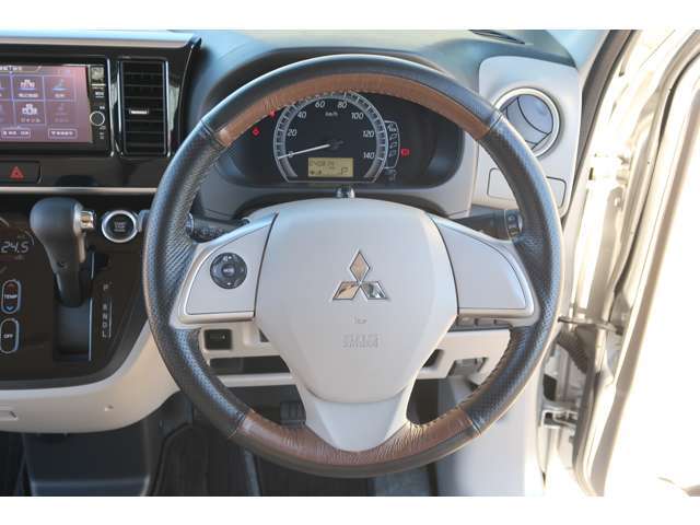 本革ステアリングカバー　ステアリングスイッチ