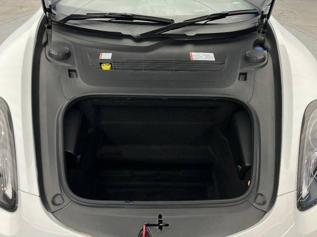 ラゲッジスペースについて、実際の具体的なサイズ感などご質問御座いましたらお答えさせて頂きます。こんな物、こんな形状の物が収納できるかなどお気軽にお声がけ下さいませ。