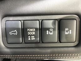 【両側パワースライドドア】スマートキーや運転席のスイッチで後席両側スライドドアの開閉が可能♪電動だから力を入れてドアを開ける必要が無く、小さなお子様でも簡単に開け閉めでき快適です♪