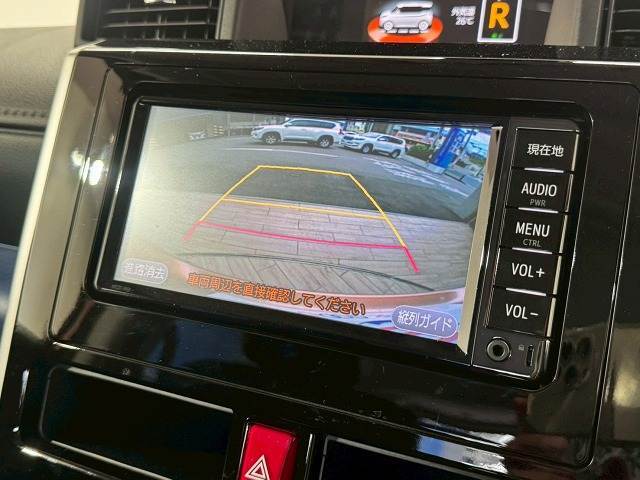 【カラーバックモニター】を装備しております。リアの映像がカラーで映し出されますので日々の駐車や幅寄せなどで安心安全です。