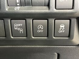 【リヤビークルディティクション】走行中、ドアミラーの死角になりやすい箇所に後続車が接近するとサイドミラー付近に警告を表示、ドライバーに注意喚起と、万一の際はハンドル操作をアシストをします。