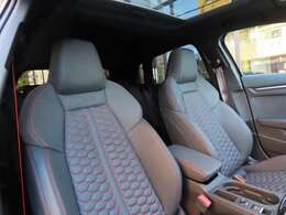 ★メーカーオプション！「パノラマサンルーフ」「ファインナッパレザー ハニカムステッチングブラック（エクスプレスレッドステッチ)」「RSデザインパッケージレッド」