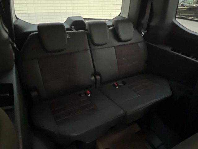 3列目シートはもちろん状態良好☆大人でもゆったりと座って頂けますので、大人数でのお出かけもラクラクです♪ご家族で、気の知れた仲間で、ドライブに行くのが楽しみですね♪