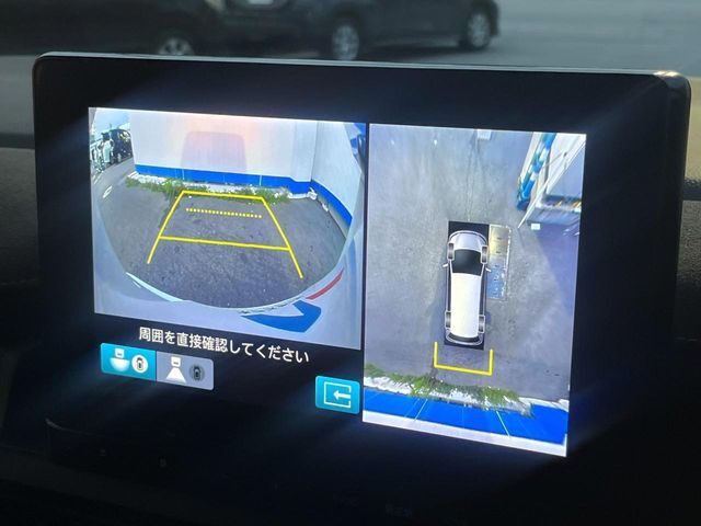 【マルチビューカメラシステム】専用のカメラにより、上から見下ろしたような視点で360度クルマの周囲を確認することができます☆死角部分も確認しやすく、狭い場所での切り返しや駐車もスムーズに行えます。