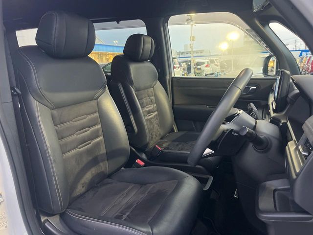 運転席シート廻りは使用感も少なく、良好な状態となっています。丁寧に使われていたことがよくわかりますね。