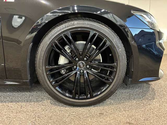 ドイツ本国Audiと常時連動した、最新の各種データとメンテナンス設備が充実したサービス工場が複合された最新の店舗です