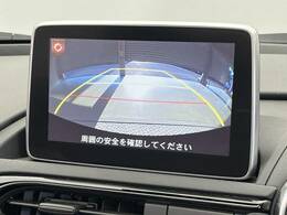 【バックカメラ】駐車時に後方がリアルタイム映像で確認できます。大型商業施設や立体駐車場での駐車時や、夜間のバック時に大活躍！運転スキルに関わらず、今や必須となった装備のひとつです！