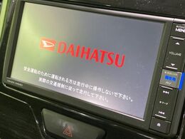 【純正ナビ】人気の純正ナビを装備しております。ナビの使いやすさはもちろん、オーディオ機能も充実！キャンプや旅行はもちろん、通勤や買い物など普段のドライブも楽しくなるはず♪