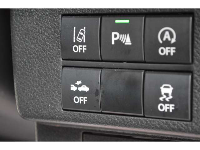 セーフティーサポート装着車で、デュアルカメラブレーキサポート、誤発進抑制機能、車線逸脱警報機能、ふらつき警報機能、先行発進お知らせ機能、エマージェンシーストップシグナルなどが装備です