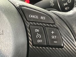 【クルーズコントロール】高速道路もラクラク走行。アクセルを離しても一定速度で走行ができ、長距離運転時の負担を軽減！加速・減速も簡単なスイッチ操作で調整できます。