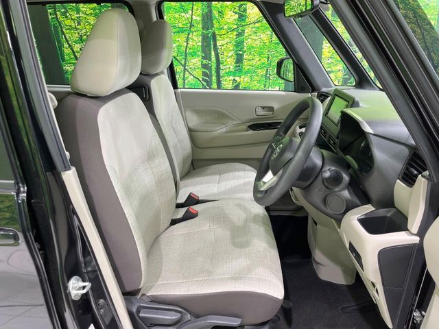 運転席シート廻りは使用感も少なく、良好な状態となっています。丁寧に使われていたことがよくわかりますね。