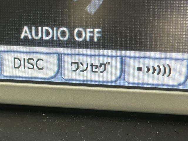 ワンセグ対応、チューナー付なのでTVが見れます。　比較的、新しいナビでも付いてなくてTVが見れない車が結構あるので重要なポイントですよ。