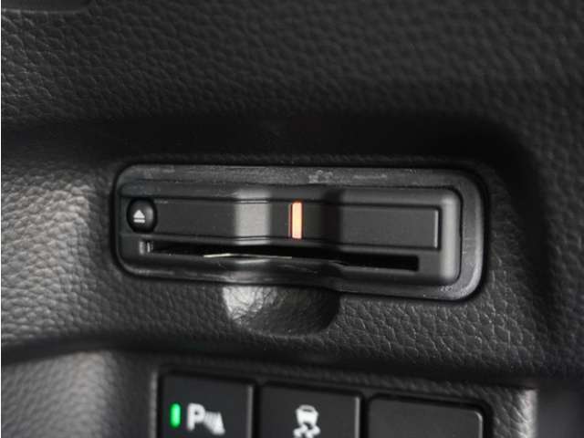 今や必需品の◆ETC車載器　装備車◆　有料道路を利用する際にスムースに通過でき、わずらわしい料金支払いから開放されます！