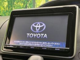 【純正9インチナビ】インテリアに溶け込むスタイリッシュな「専用設計」メーカーナビを装備♪視認性や操作性など基本性能にも優れ、より上質なカーライフをお楽しみいただけます。