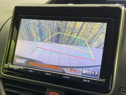 【バックカメラ】駐車時に後方がリアルタイム映像で確認できます。大型商業施設や立体駐車場での駐車時や、夜間のバック時に大活躍！運転スキルに関わらず、今や必須となった装備のひとつです！