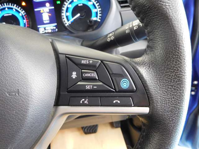 運転支援システム　プロパイロット高速道路のロングドライブに運転が苦手なかたへ車間や車線をキープしてくれます