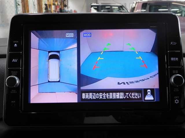 アラウンドモニター　白線や駐車車両をナビ及びルームミラーに表示　駐車している車両との位置関係も一目で分かって安心です