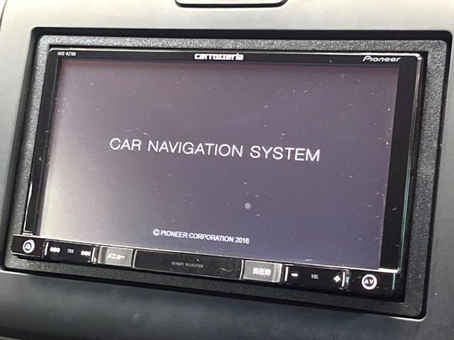 【ナビゲーション】目的地までしっかり案内してくれる使いやすいナビ。Bluetooth接続すればお持ちのスマホやMP3プレイヤーの音楽を再生可能！毎日の運転がさらに楽しくなります！！