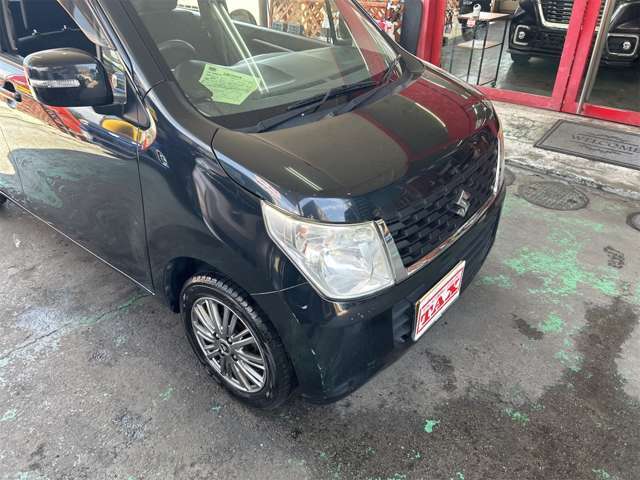TAXは、プロの技術とプライドをもって、一物一価といわれる中古車に「安心」をお付けして、日本全国の皆様を笑顔にするカーライフをお届けします。