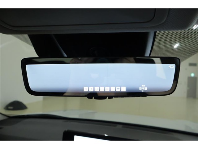 デジタルインナーミラー付き。ヘッドレストや荷物などで視界を遮られずに、 円滑な後方確認をサポートします。ドライブレコーダー機能付きで車両前後録画出来ます！