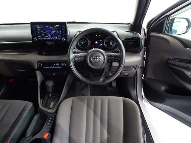 視界良好、操作しやすい運転席です。