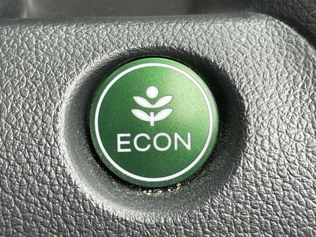 ◆【ECONモード（イーコン）】クルマの動きを管理するシステムです。燃費を優先に自動制御されるもので、低燃費走行を自然にできるようになります。