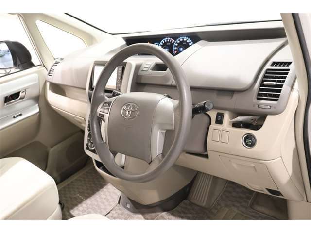 ■見通しのよいすっきりとした視界で、誰でも運転しやすいです。運転のしやすさは疲れにくさにも繋がりますよ♪