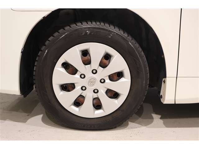 ■装着ホイール■　　スチールホイール＆車体デザインにマッチングしたホイールキャップです。