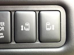 【両側パワースライドドア】スマートキーや運転席のスイッチで後席両側スライドドアの開閉が可能♪電動だから力を入れてドアを開ける必要が無く、小さなお子様でも簡単に開け閉めでき快適です♪