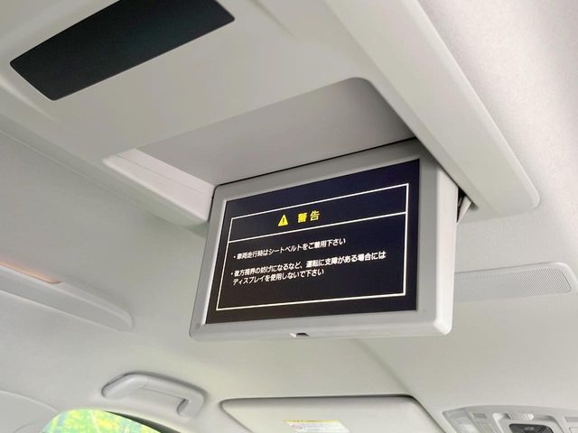 【フリップダウンモニター】大画面モニターで後席でもエンタメをお楽しみいただけます。小さなお子様にも大人気の装備です♪