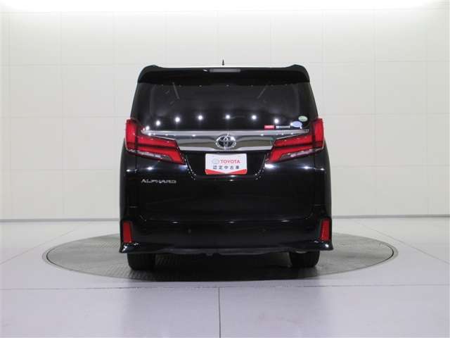 全国トヨタディーラーの中でも数少ない、トヨタ認定検査員が1台ずつ内外装をチェック。