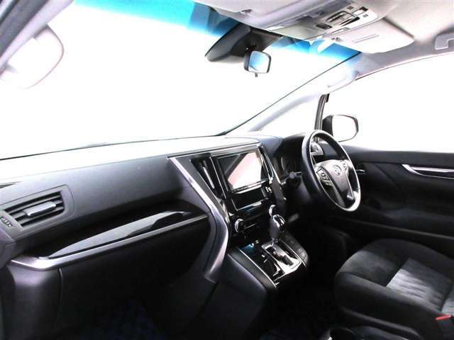 インパネシフトなので、足元すっきり☆のんびりドライブ♪