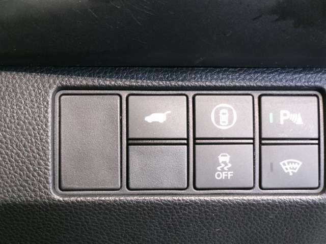 パワーバックドア装着車です