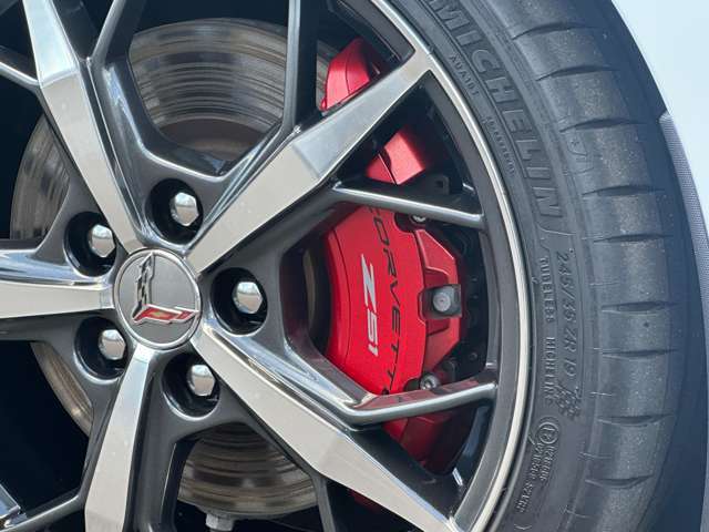 Z51パフォーマンスパッケージが装備されておりますのでBrembo製ブレーキが装着されております。