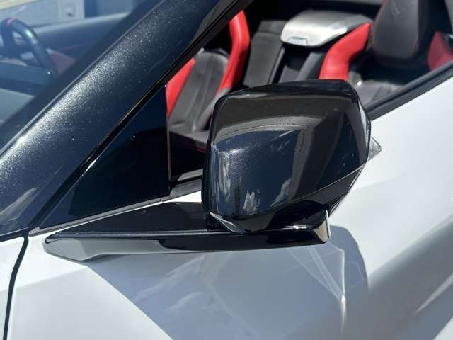 C8コルベットから電動格納ミラーが装備されております。