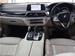 純正ナビ・フルセグ(TVkit)・全方位カメラ　Bowers＆wilkins　サンルーフ　白革パワーシート＆ヒーター＆エアー＆マッサージ　パワートランク　ディーラー記録簿H29.31.R3.R5.R6