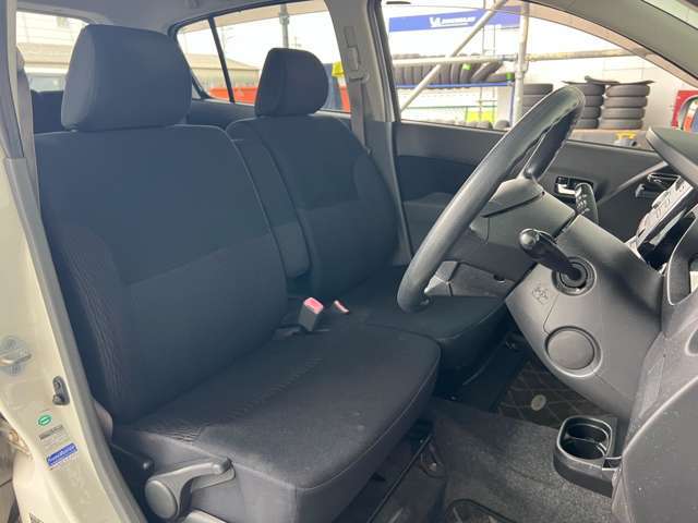 内装ルームクリーニング済みです。しっかりキレイにしておりますので、ぜひお確かめください。納車時にはもう一度キレイにいたしますよ！