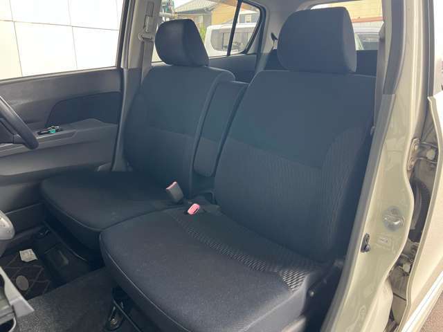 内装ルームクリーニング済みです。しっかりキレイにしておりますので、ぜひお確かめください。納車時にはもう一度キレイにいたしますよ！