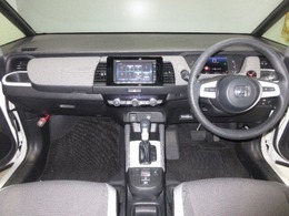 インパネ周りはこのようなレイアウトになっております。