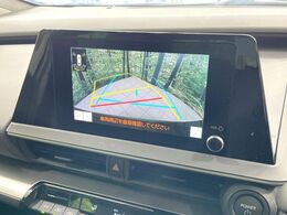 【バックカメラ】駐車時に後方がリアルタイム映像で確認できます。大型商業施設や立体駐車場での駐車時や、夜間のバック時に大活躍！運転スキルに関わらず、今や必須となった装備のひとつです！