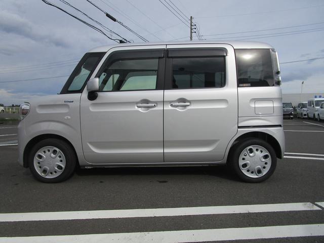 後部座席は両側スライドドアです☆狭い場所での乗り降りや荷物の積み降ろしに便利♪