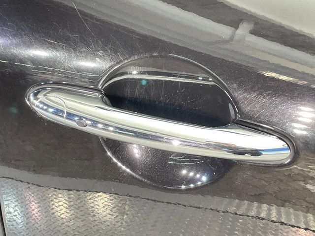 ●コンフォートアクセス（スマートエントリーシステム）：キーを所持しているだけで開錠・施錠からエンジンスタートまで操作可能！