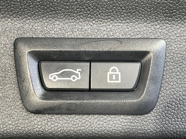 ●電動リアゲート：ワンタッチでリアゲートの開閉ができ、荷物などで両手が塞がっている状態でも簡単に開閉ができる便利機能です。