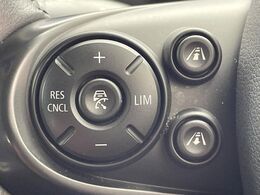 ●レーダークルーズコントロール：前の車との車間距離を一定にとりつつ、一定速度で自動走行してくれる次世代のクルーズコントロール！主に高速道路や自動車専用道路で使用する便利な機能です！