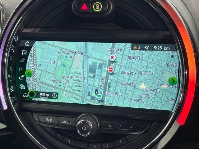 ●純正ナビ:一体感のあるナビは、高級感ある車内を演出してくれます。Bluetooth再生などオーディオ機能も充実しておりますので、運転もより楽しめます♪