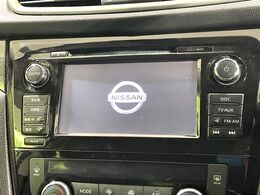 【メーカー純正ナビ】インテリアに溶け込むスタイリッシュな「専用設計」メーカーナビを装備♪視認性や操作性など基本性能にも優れ、より上質なカーライフをお楽しみいただけます。