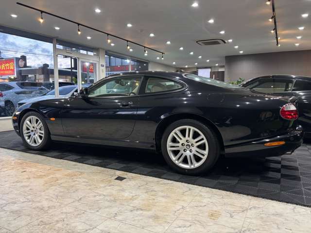 V8スーパーチャージャー406ps　MIDNIGHT　ベージュ革シート　革巻ステアリング　キーレス　ETC　ワンオーナー　正規ディーラー点検記録簿