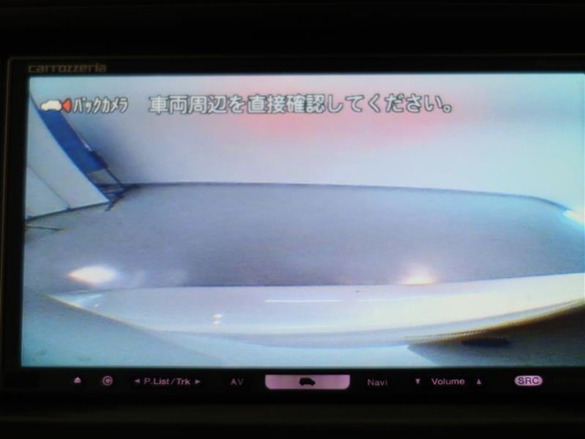 バックモニター搭載で後方を確認しながら安心して駐車する事ができます！
