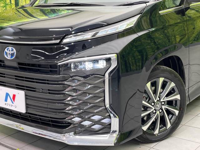 【LEDヘッドライト】悪天候や夜間走行時も良好な視界を確保し安心して運転できる高輝度LEDヘッドライトを装備！点灯速度が早く、消費電力も抑えられています。