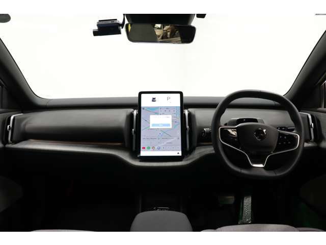 新車で電気自動車を購入される場合、4年使用を条件に国より補助金を受け取る事ができます。こちらのVOLVO SELEKT車両ですとそのしがらみが無い為、この事がメリットとなります。